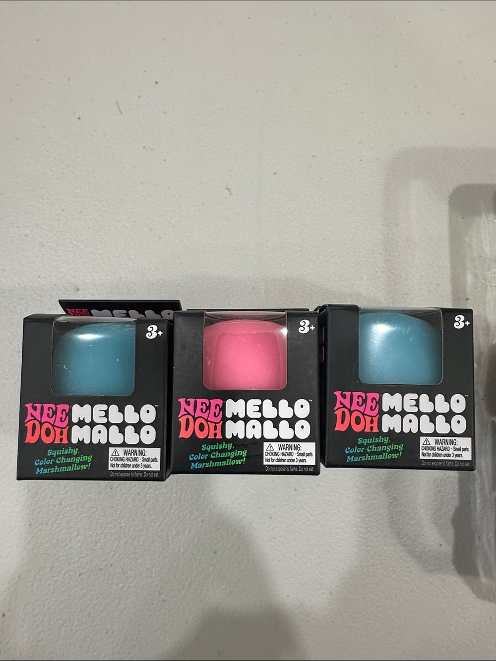 Mello Mallo Color-Changing Marshmallow Squishy - Pink & Teal